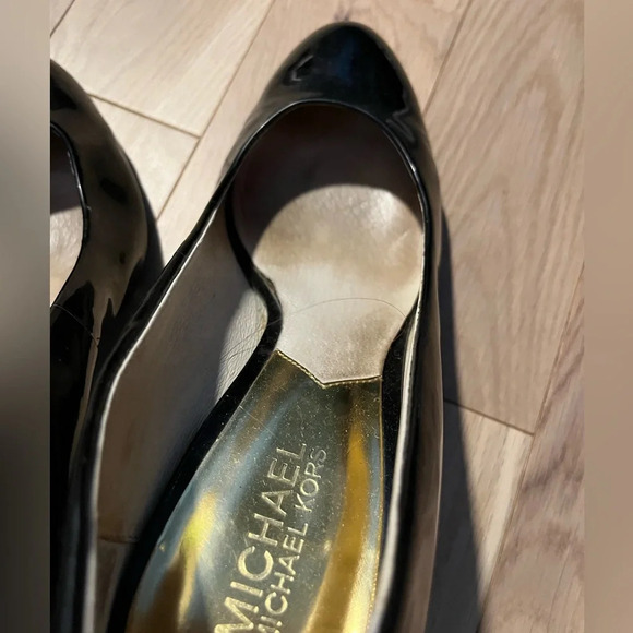 Micheal Kors black roud toe  pumps size 8.5 - Picture 13 of 16